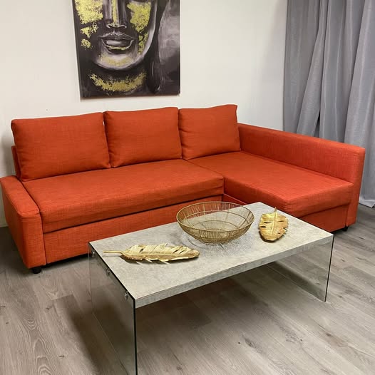 Canapé-lit Ikea Friheten avec rangement orange