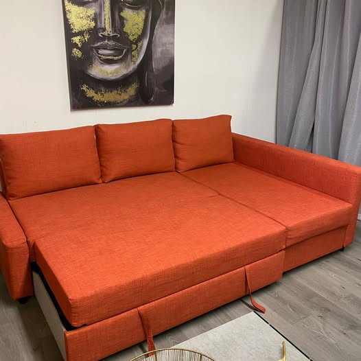 Canapé-lit Ikea Friheten avec rangement orange