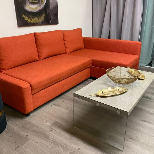 Canapé-lit Ikea Friheten avec rangement orange