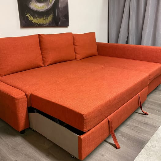 Canapé-lit Ikea Friheten avec rangement orange
