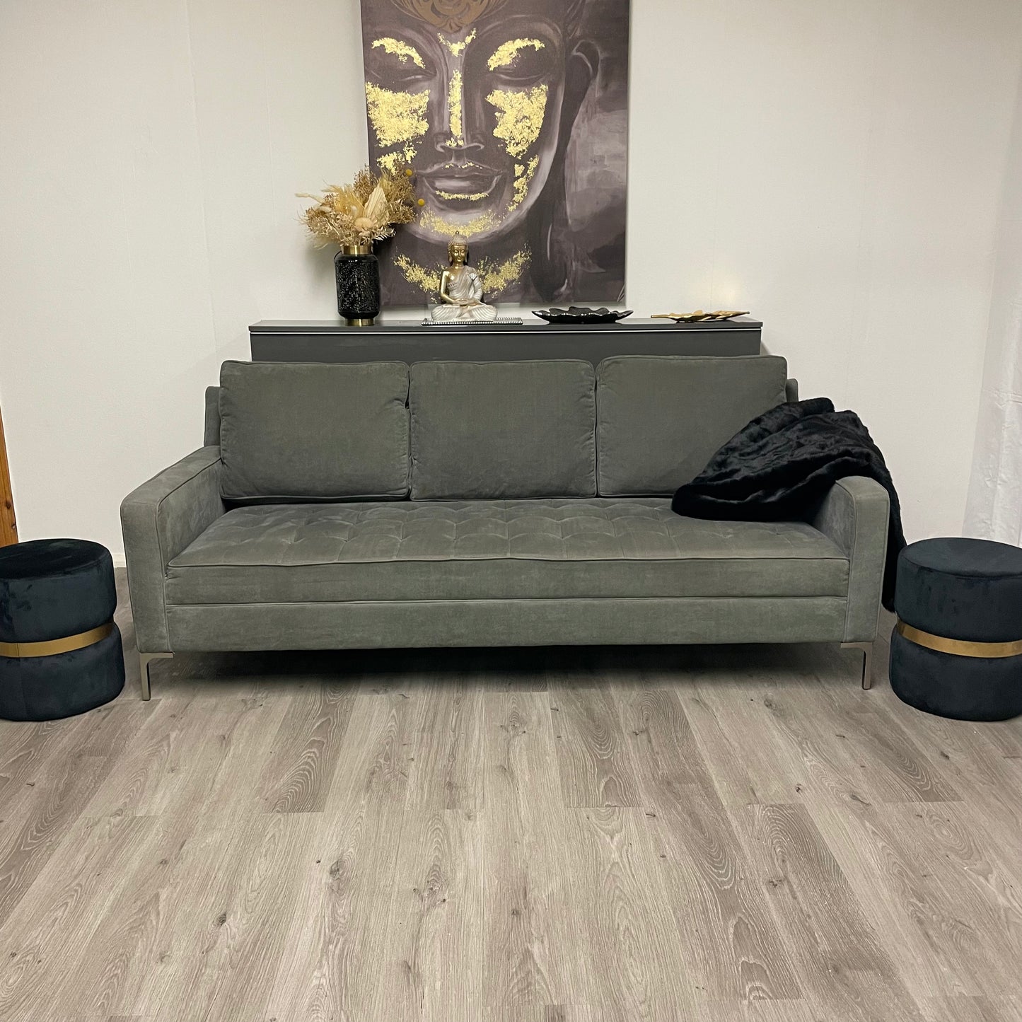 Canapé Structube en velour gris