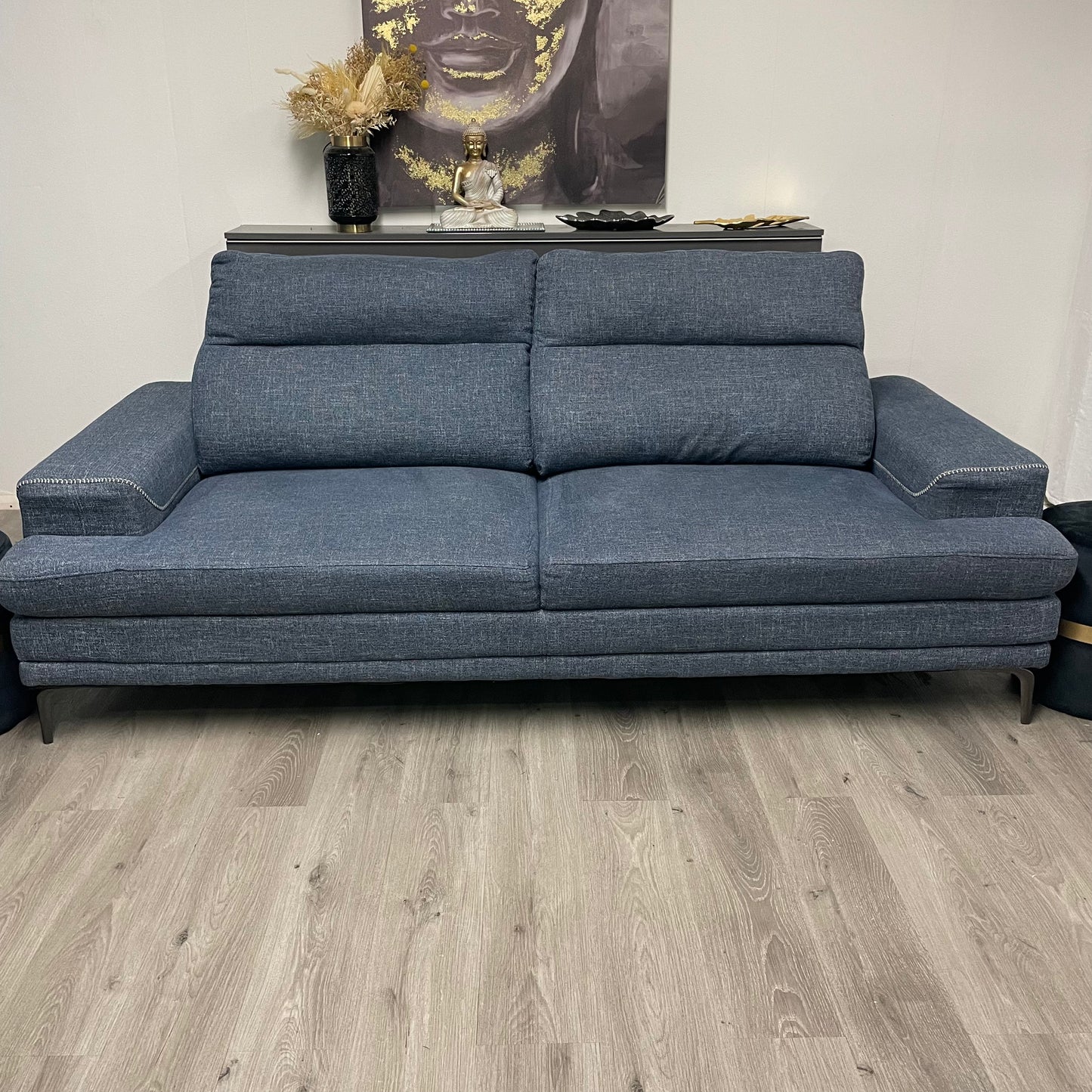 Canapé de marque Structube avec appui tête ajustable en profondeur