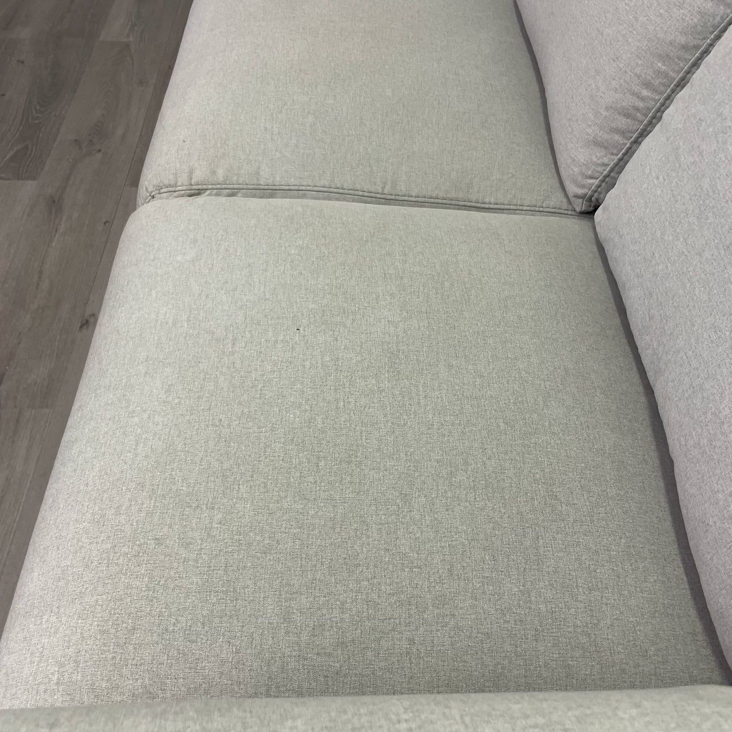 Canapé Aaron 3 places en Grsi Clair