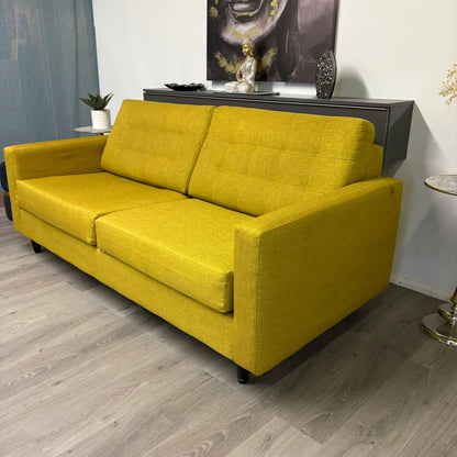 Canapé trois places en tissu jaune moutarde