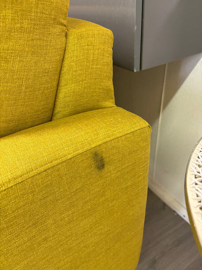 Canapé trois places en tissu jaune moutarde