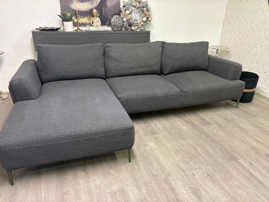 Canapé sectionnel Victor avec appuis-tête ajustables de Structube