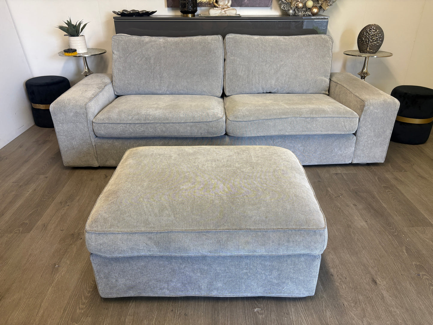 Canapé IKEA KIVIK 3 places + Pouf – Tissu Premium Gris Argenté (Édition Rare)