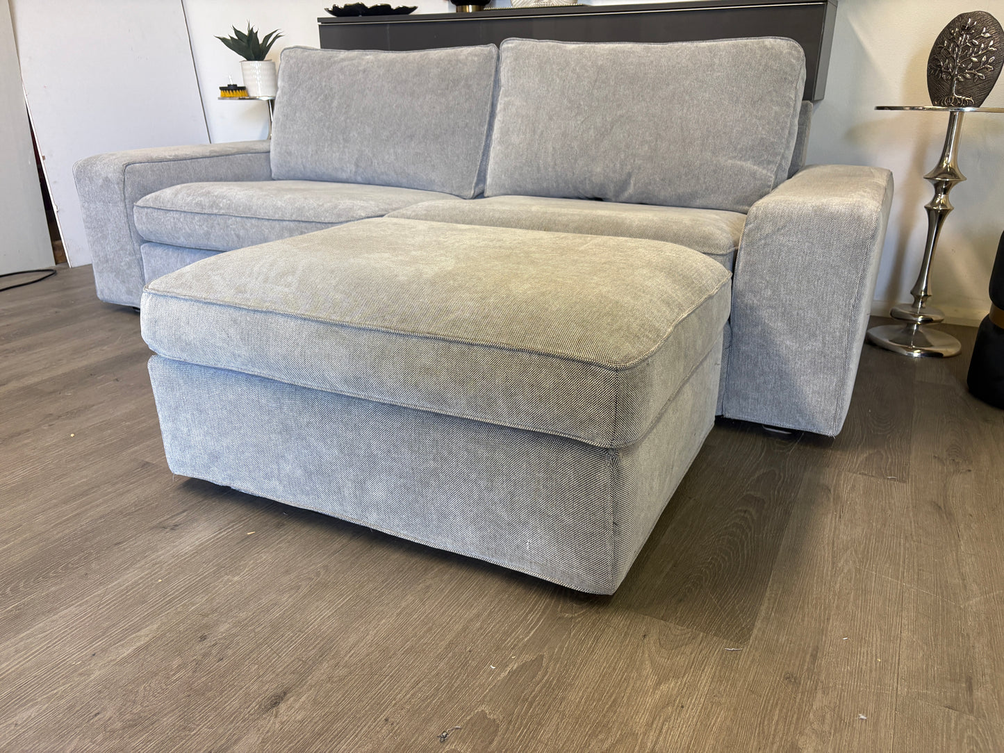 Canapé IKEA KIVIK 3 places + Pouf – Tissu Premium Gris Argenté (Édition Rare)