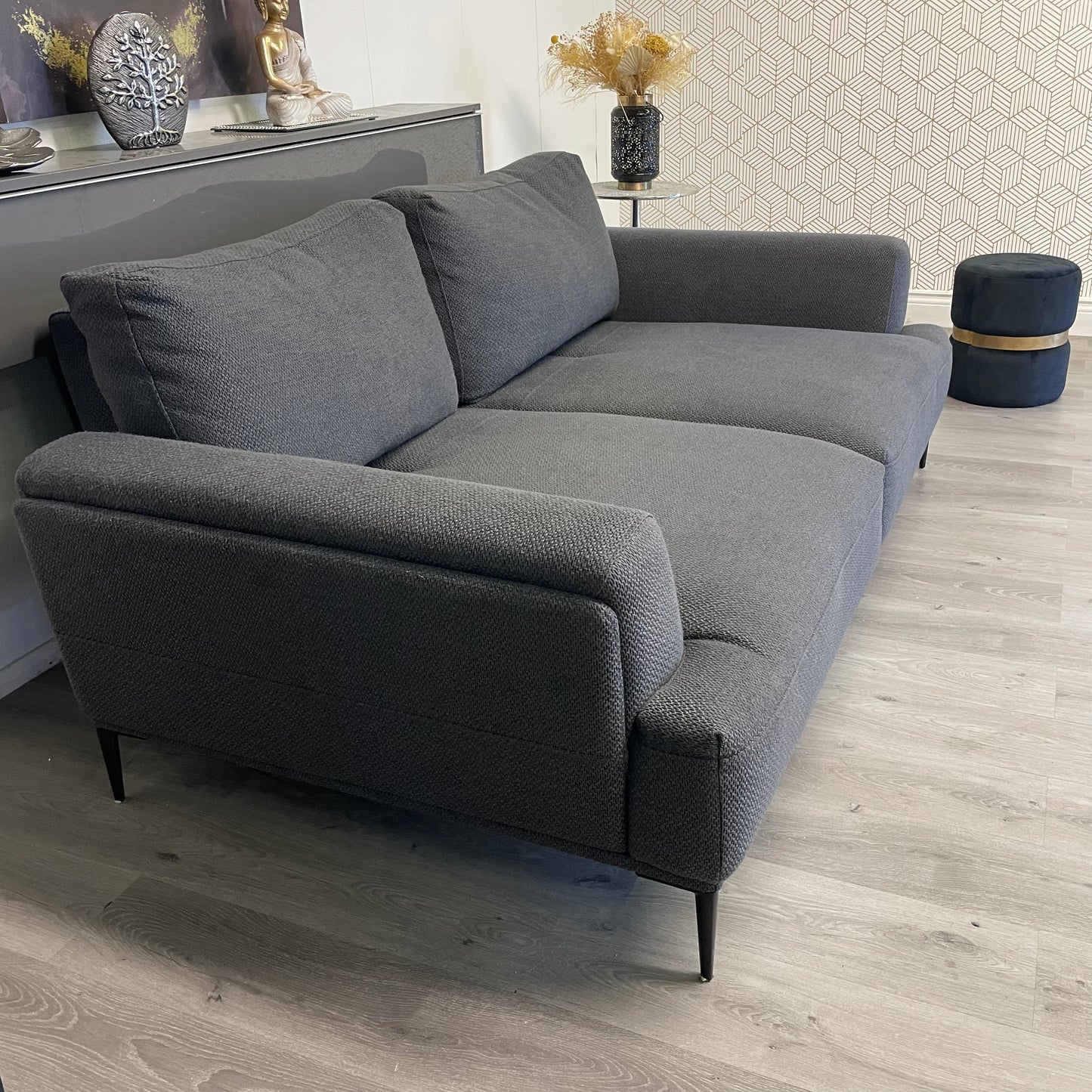Victor Structube Sofa with Adjustable Headrest 