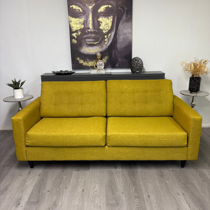 Canapé trois places en tissu jaune moutarde